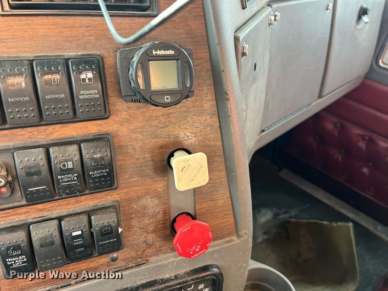 image for item NA9169 2001 Western Star 4964FX  semi truck