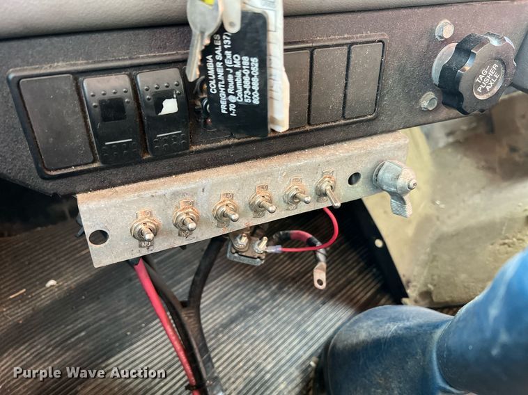 image for item NA9169 2001 Western Star 4964FX  semi truck