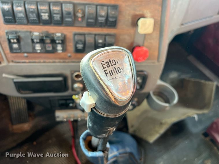 image for item NA9169 2001 Western Star 4964FX  semi truck