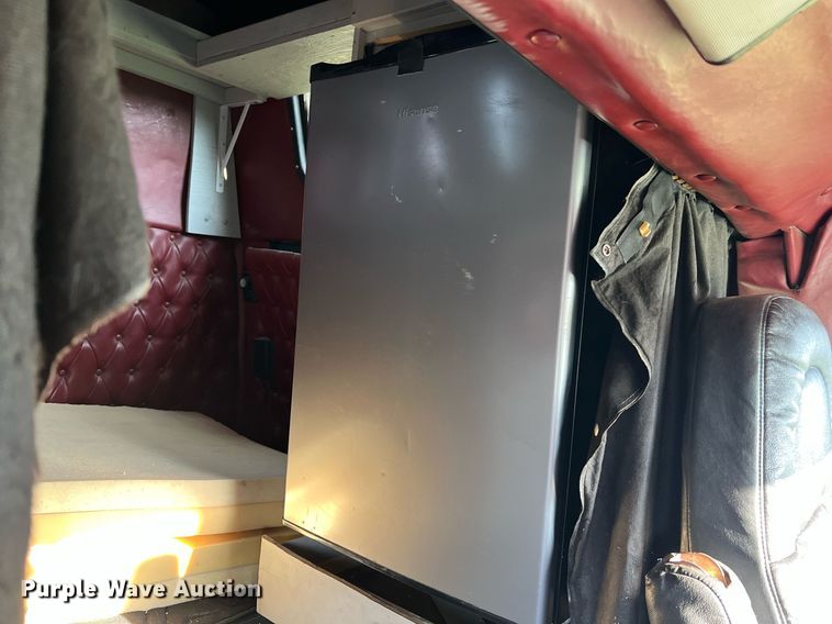 image for item NA9169 2001 Western Star 4964FX  semi truck