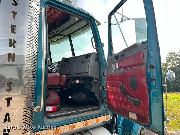 image for item NA9169 2001 Western Star 4964FX  semi truck