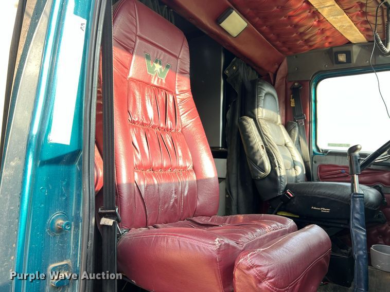 image for item NA9169 2001 Western Star 4964FX  semi truck