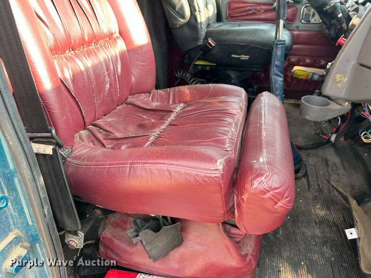 image for item NA9169 2001 Western Star 4964FX  semi truck