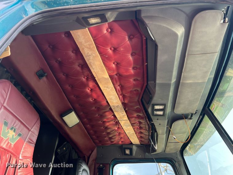 image for item NA9169 2001 Western Star 4964FX  semi truck