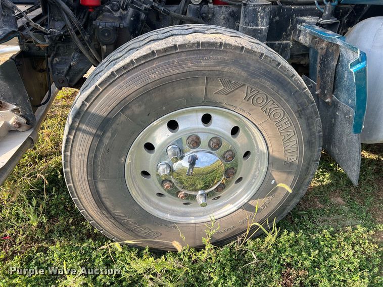 image for item NA9169 2001 Western Star 4964FX  semi truck