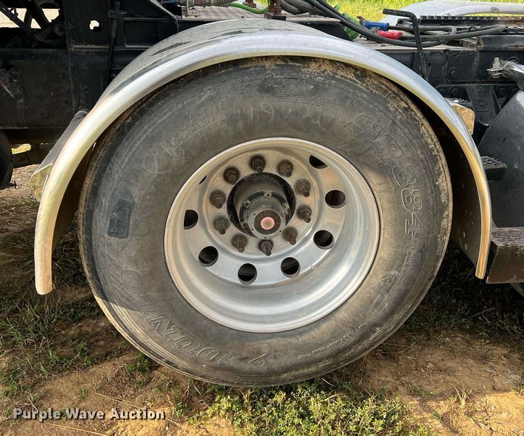 image for item NA9169 2001 Western Star 4964FX  semi truck