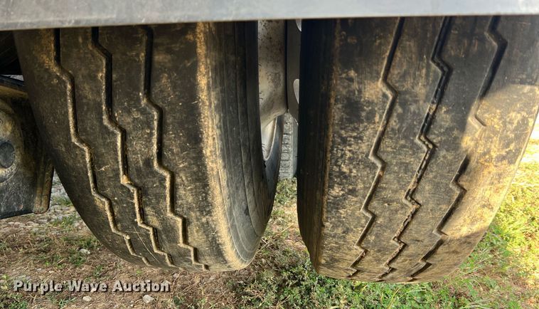 image for item NA9169 2001 Western Star 4964FX  semi truck