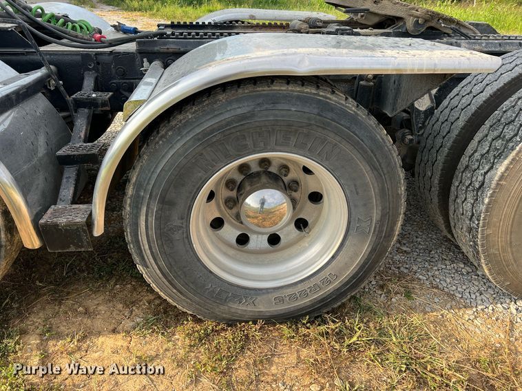 image for item NA9169 2001 Western Star 4964FX  semi truck