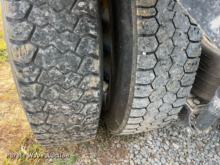 image for item NA9169 2001 Western Star 4964FX  semi truck