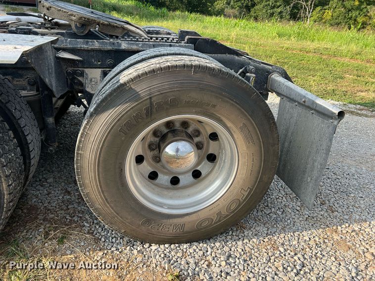 image for item NA9169 2001 Western Star 4964FX  semi truck