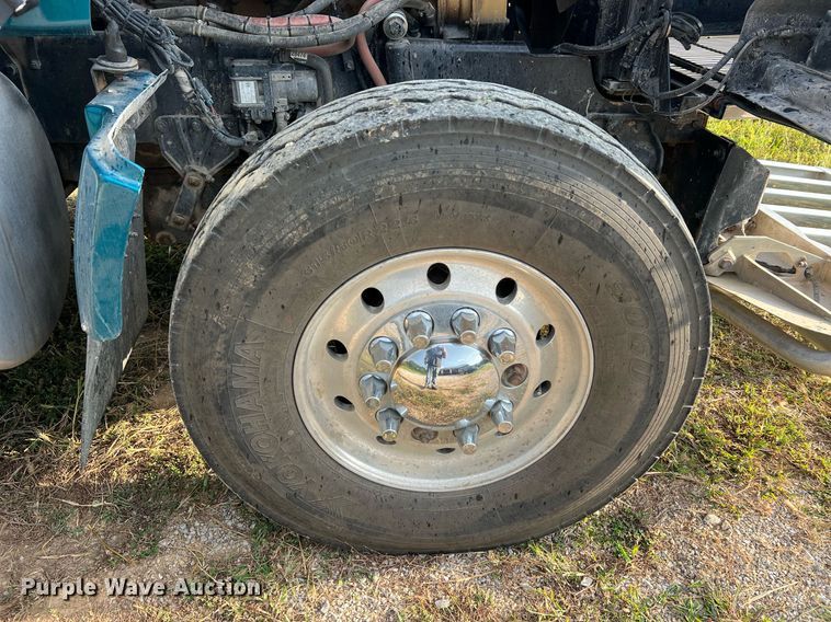 image for item NA9169 2001 Western Star 4964FX  semi truck