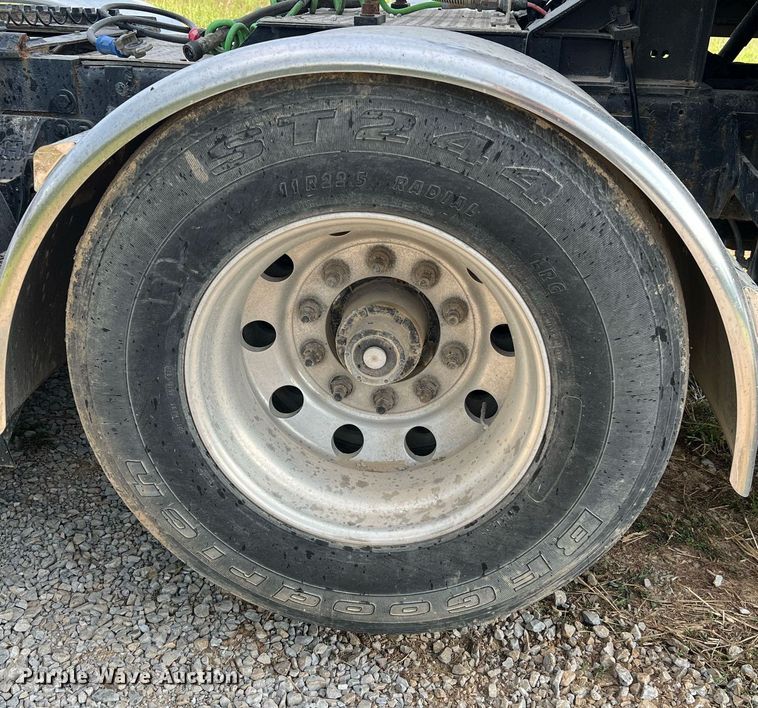 image for item NA9169 2001 Western Star 4964FX  semi truck