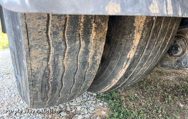 image for item NA9169 2001 Western Star 4964FX  semi truck