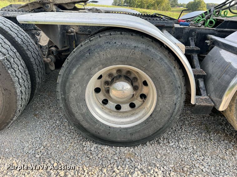 image for item NA9169 2001 Western Star 4964FX  semi truck