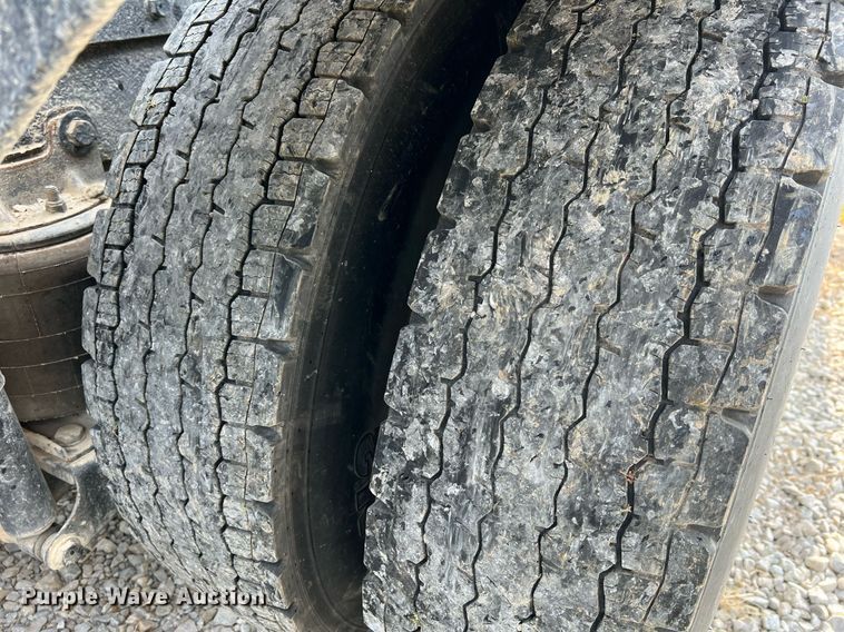 image for item NA9169 2001 Western Star 4964FX  semi truck