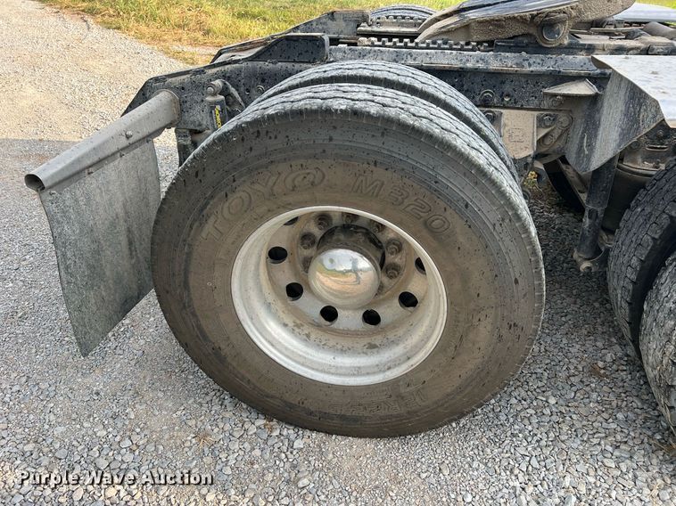 image for item NA9169 2001 Western Star 4964FX  semi truck