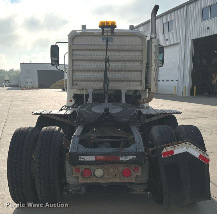 image for item NA9176 2007 Mack CHN613  semi truck