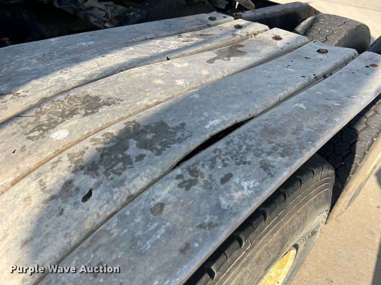 image for item NA9176 2007 Mack CHN613  semi truck