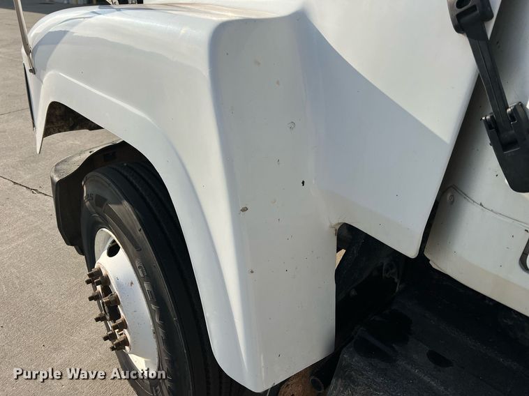 image for item NA9176 2007 Mack CHN613  semi truck