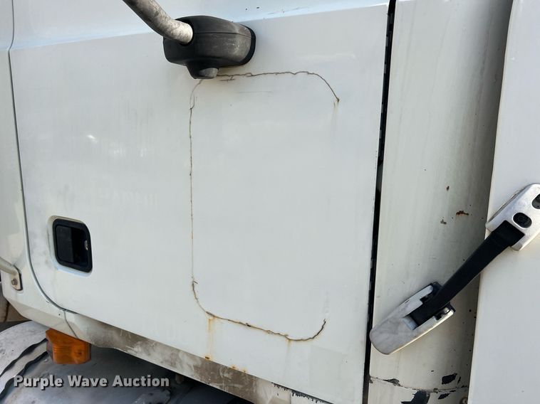 image for item NA9176 2007 Mack CHN613  semi truck