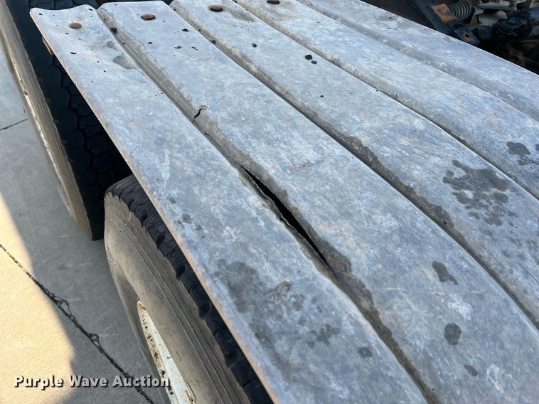 image for item NA9176 2007 Mack CHN613  semi truck