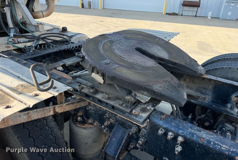 image for item NA9176 2007 Mack CHN613  semi truck