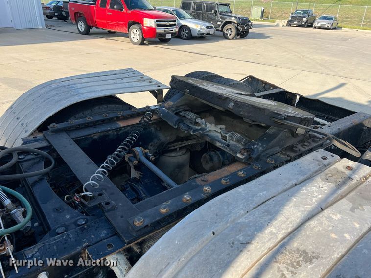 image for item NA9176 2007 Mack CHN613  semi truck