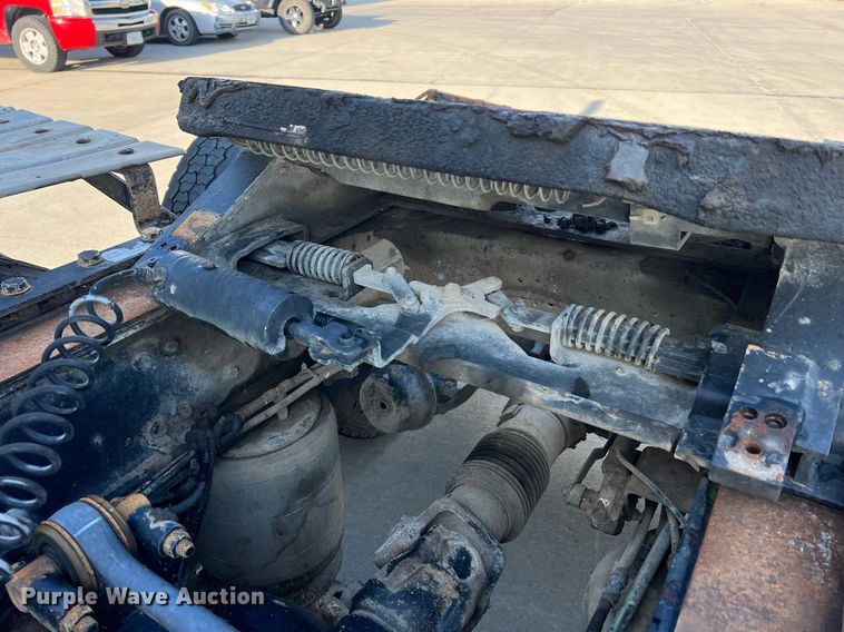 image for item NA9176 2007 Mack CHN613  semi truck