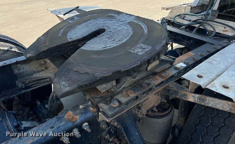 image for item NA9176 2007 Mack CHN613  semi truck