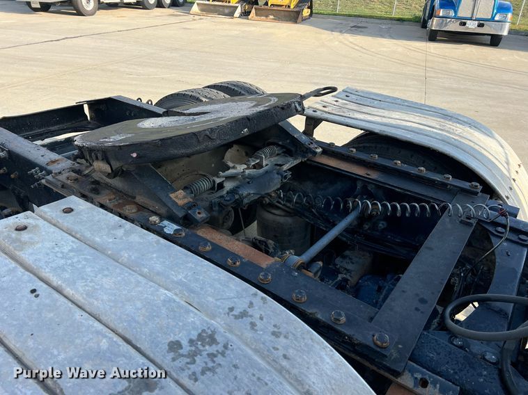 image for item NA9176 2007 Mack CHN613  semi truck