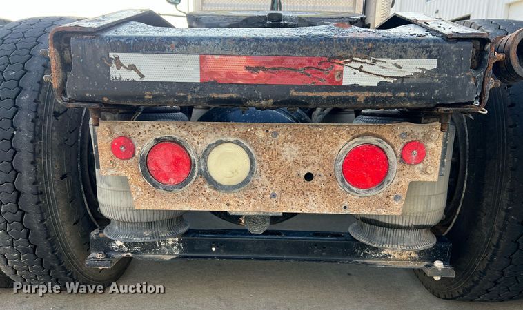 image for item NA9176 2007 Mack CHN613  semi truck