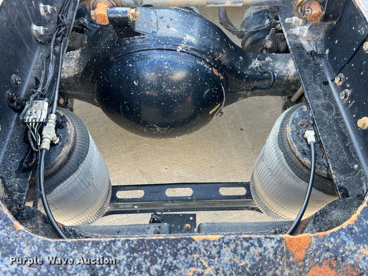 image for item NA9176 2007 Mack CHN613  semi truck