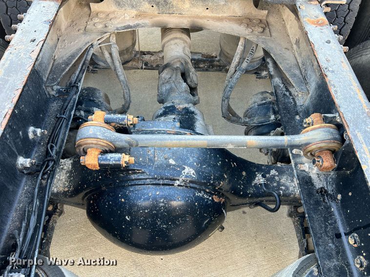 image for item NA9176 2007 Mack CHN613  semi truck