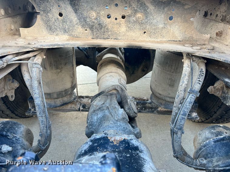 image for item NA9176 2007 Mack CHN613  semi truck