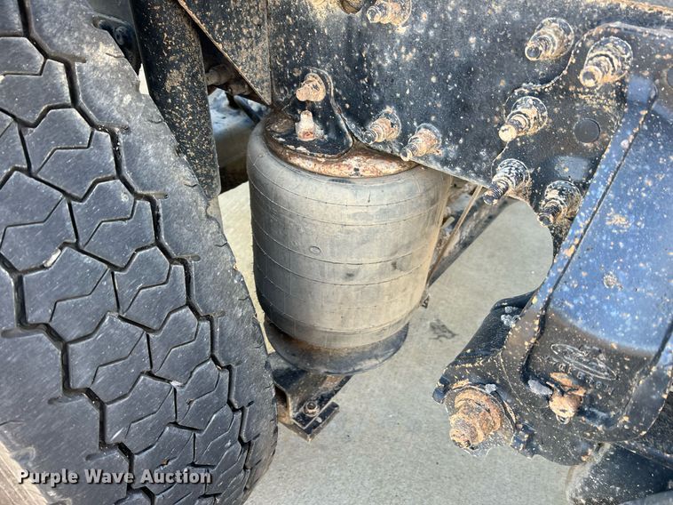 image for item NA9176 2007 Mack CHN613  semi truck