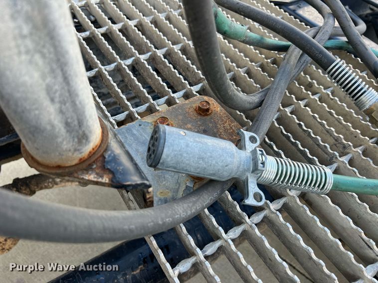 image for item NA9176 2007 Mack CHN613  semi truck