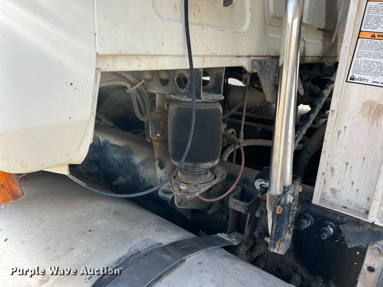 image for item NA9176 2007 Mack CHN613  semi truck