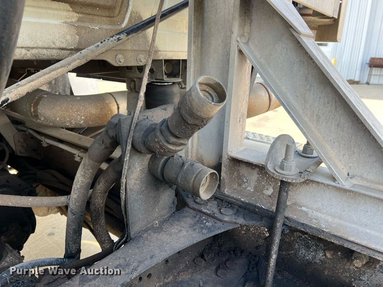 image for item NA9176 2007 Mack CHN613  semi truck