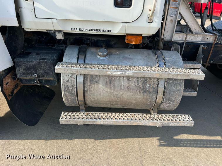 image for item NA9176 2007 Mack CHN613  semi truck