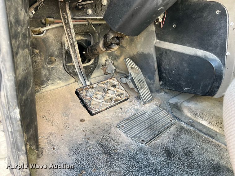 image for item NA9176 2007 Mack CHN613  semi truck