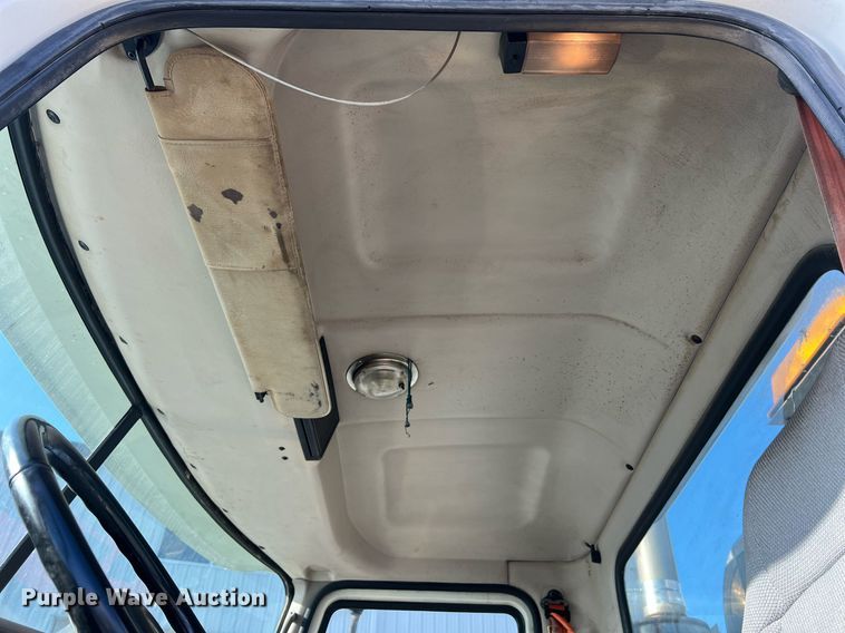 image for item NA9176 2007 Mack CHN613  semi truck