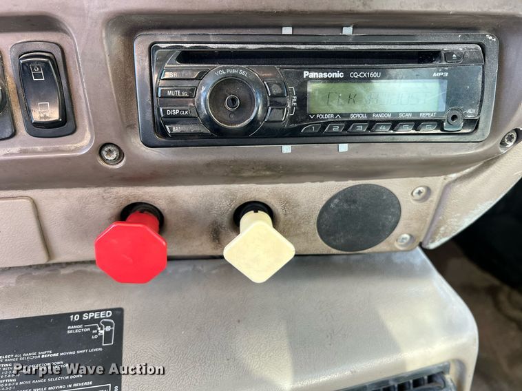 image for item NA9176 2007 Mack CHN613  semi truck