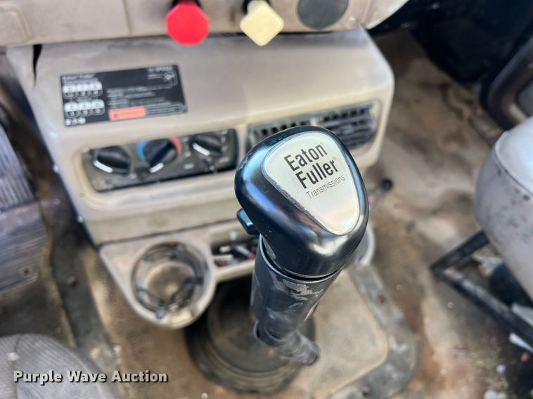 image for item NA9176 2007 Mack CHN613  semi truck