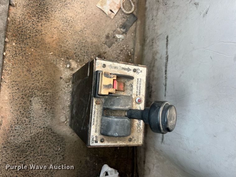 image for item NA9176 2007 Mack CHN613  semi truck