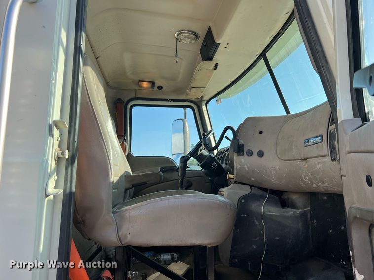 image for item NA9176 2007 Mack CHN613  semi truck