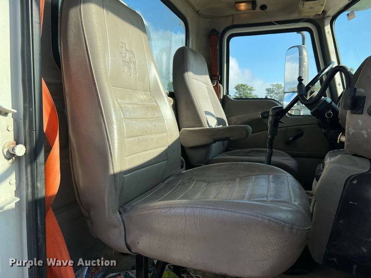 image for item NA9176 2007 Mack CHN613  semi truck