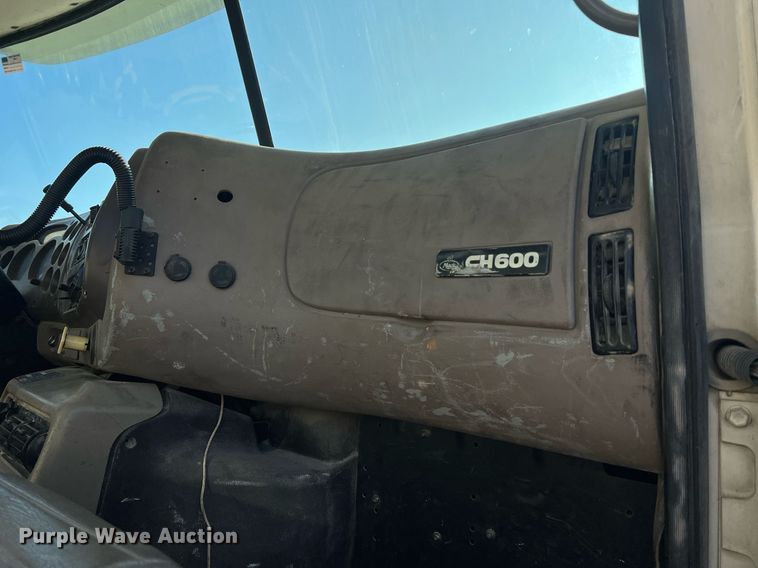 image for item NA9176 2007 Mack CHN613  semi truck