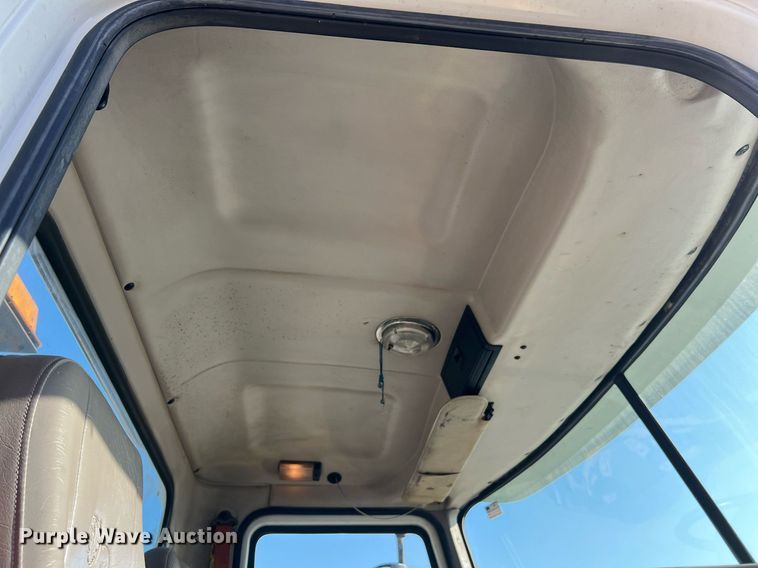 image for item NA9176 2007 Mack CHN613  semi truck