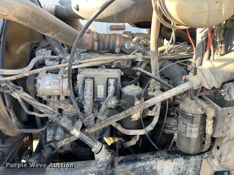 image for item NA9176 2007 Mack CHN613  semi truck