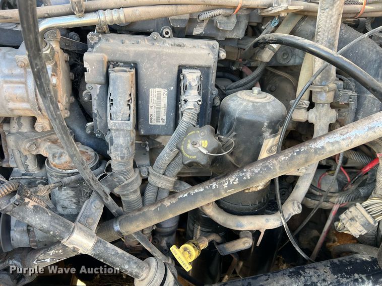 image for item NA9176 2007 Mack CHN613  semi truck